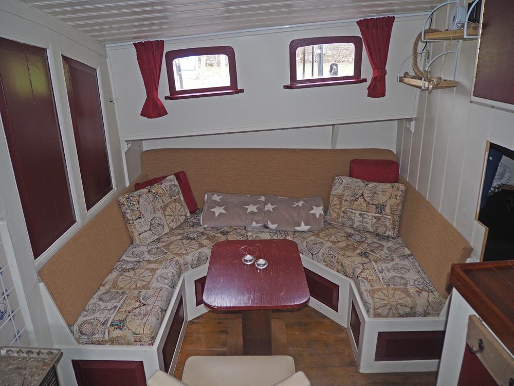 Aft cabin, Accommodation